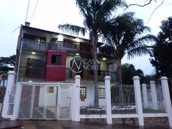 Casa à venda com 3 quartos, 525m², 3 suítes, 4 vagas, Avenida Luiz Moschetti no bairro Vila João Pessoa em Porto Alegre