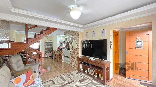 Casa de Condomínio à venda com 3 quartos, 144m², 1 suíte, 2 vagas, Avenida Edgar Pires de Castro no bairro Hípica em Porto Alegre