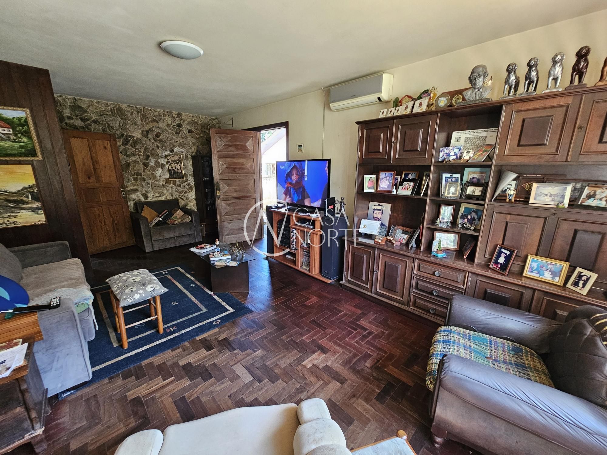 Casa à venda com 3 quartos, 265m², 2 vagas, Rua Doutor Armando Barbedo no bairro Tristeza em Porto Alegre