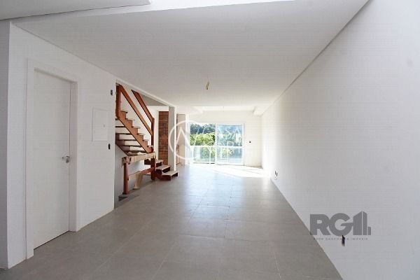 Sobrado à venda com 3 quartos, 100m², 3 suítes, 2 vagas, Avenida Altos do Santa Rita no bairro Hípica em Porto Alegre