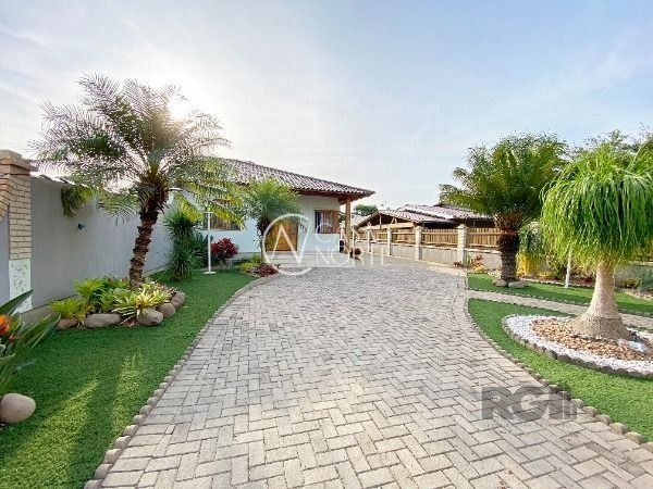 Casa à venda com 3 quartos, 200m², 1 suíte, 2 vagas, Avenida Inácio Antônio da Silva no bairro Belém Novo em Porto Alegre