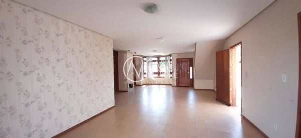 Casa à venda com 5 quartos, 239m², 1 suíte, 4 vagas, Rua Eroni Soares Machado no bairro Hípica em Porto Alegre