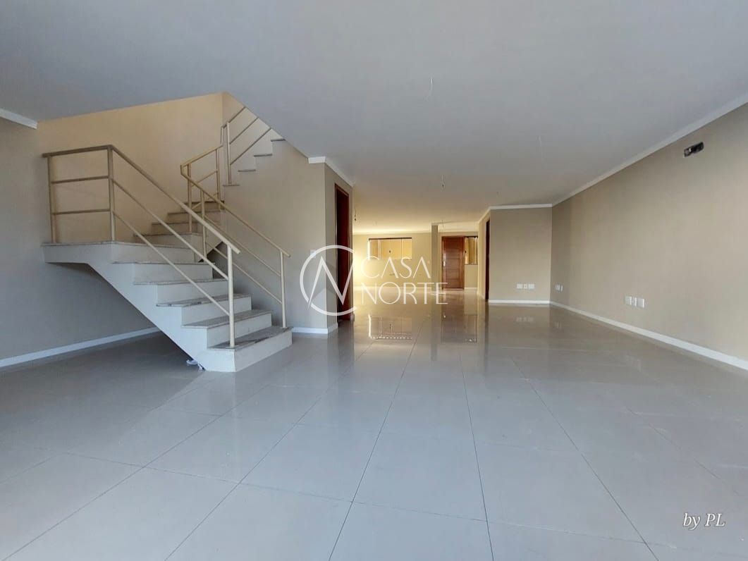 Casa à venda com 3 quartos, 140m², 1 suíte, 2 vagas, Rua Zuzu Angel no bairro Hípica em Porto Alegre