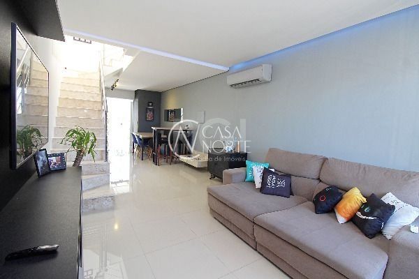 Casa à venda com 2 quartos, 111m², 2 suítes, 1 vaga, Rua Irany de Oliveira Santanna no bairro Hípica em Porto Alegre