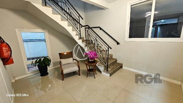 Apartamento à venda com 3 quartos, 157m², 1 suíte, 2 vagas, Avenida Dona Paulina no bairro Tristeza em Porto Alegre