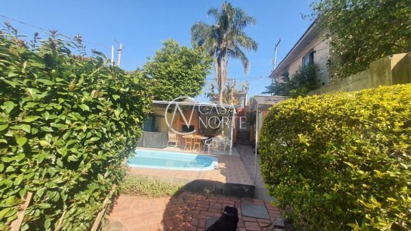 Casa à venda com 3 quartos, 200m², 1 suíte, 1 vaga, Rua Xavier da Cunha no bairro Nonoai em Porto Alegre