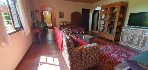 Casa à venda com 3 quartos, 120m², 5 vagas, Rua Hygino Russi Lima no bairro Ponta Grossa em Porto Alegre