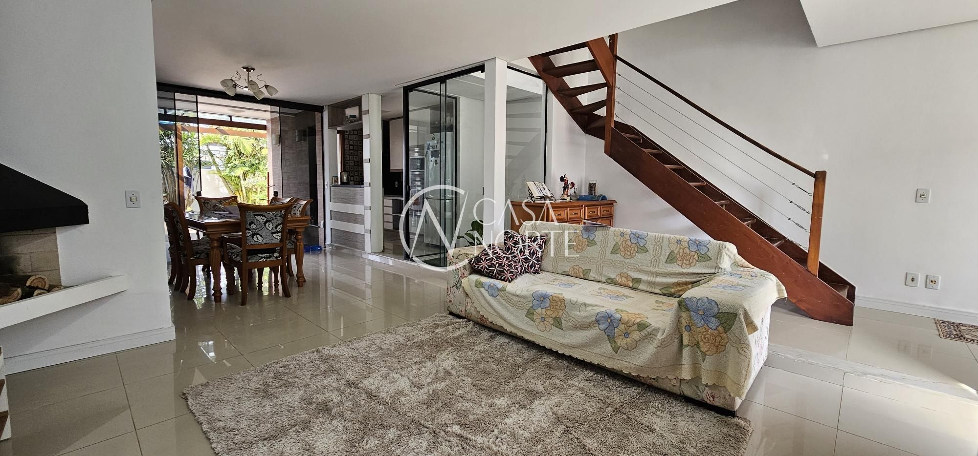 Casa à venda com 3 quartos, 130m², 1 suíte, 2 vagas, Rua Alexandre de Gusmão no bairro Hípica em Porto Alegre