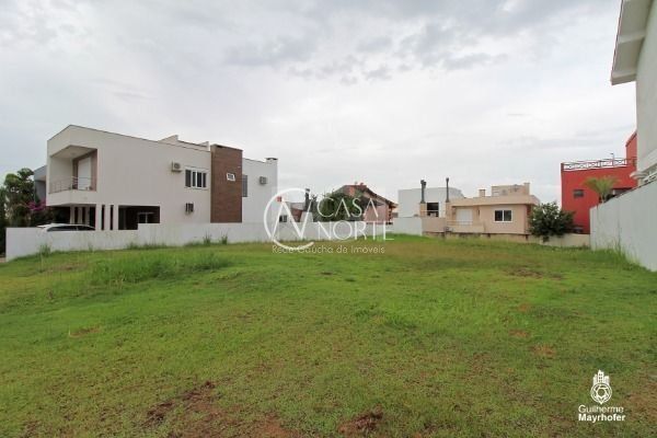 Terreno à venda  com 300m², Avenida Edgar Pires de Castro no bairro Hípica em Porto Alegre