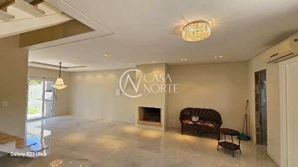 Casa à venda com 3 quartos, 175m², 1 suíte, 2 vagas, Rua Carlos Maximiliano Fayet no bairro Hípica em Porto Alegre