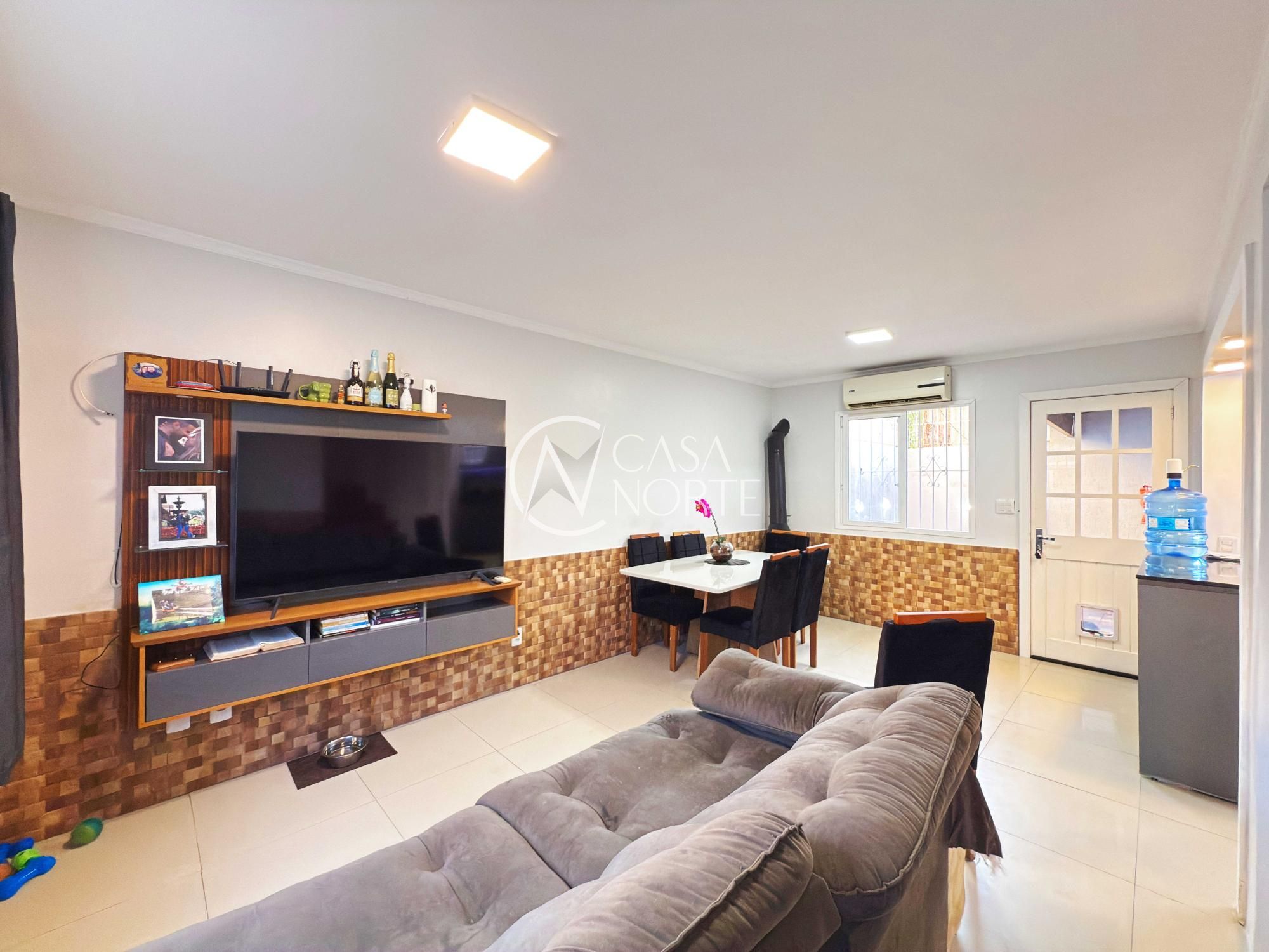 Casa de Condomínio à venda com 2 quartos, 118m², 2 vagas, Avenida Edgar Pires de Castro no bairro Hípica em Porto Alegre