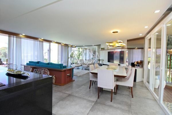 Casa de Condomínio à venda com 3 quartos, 278m², 3 suítes, 2 vagas, Rua Francisco Solano Borges no bairro Hípica em Porto Alegre