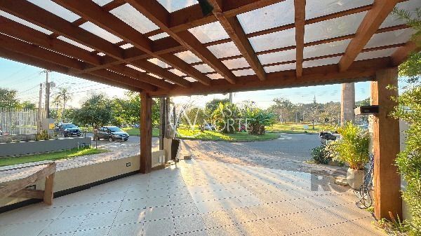 Casa à venda com 3 quartos, 169m², 1 suíte, 4 vagas, Rua Carlos Maximiliano Fayet no bairro Hípica em Porto Alegre