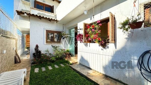 Casa à venda com 3 quartos, 161m², 1 suíte, 2 vagas, Rua dos Guaranis no bairro Espírito Santo em Porto Alegre