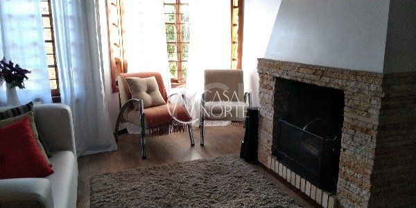 Casa à venda com 3 quartos, 176m², 1 suíte, 2 vagas, Rua Sinai no bairro Ipanema em Porto Alegre