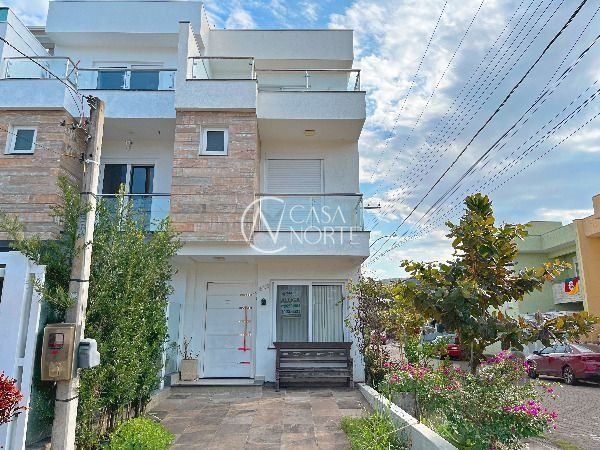 Casa à venda com 3 quartos, 166m², 3 suítes, 2 vagas, Rua Ivo Walter Kern no bairro Hípica em Porto Alegre