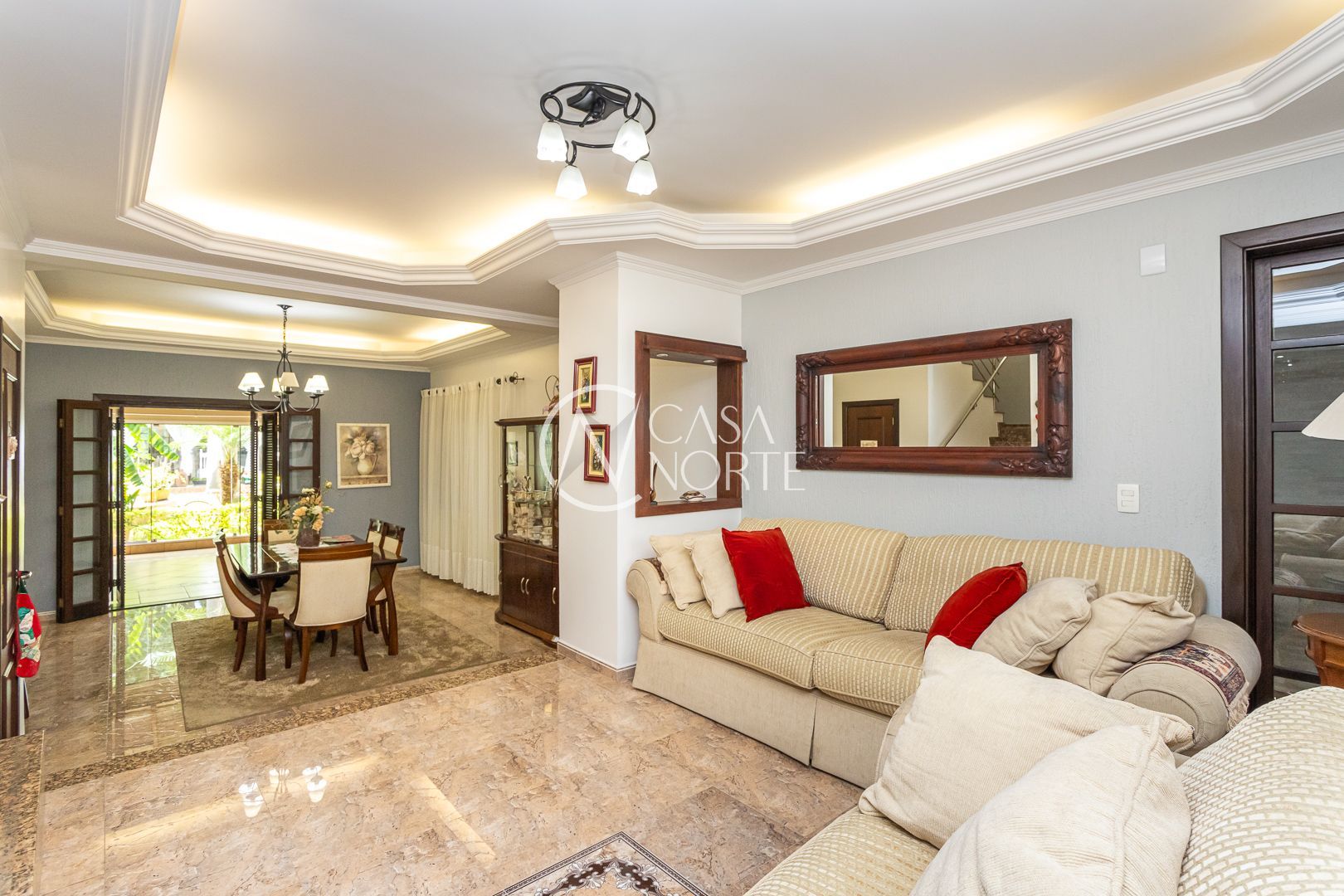 Casa à venda com 4 quartos, 272m², 2 suítes, 4 vagas, Avenida Flamengo no bairro Ipanema em Porto Alegre