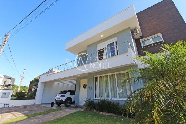 Casa à venda com 5 quartos, 236m², 4 suítes, 2 vagas, Rua Ivo Walter Kern no bairro Hípica em Porto Alegre