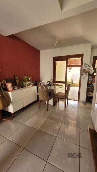 Casa de Condomínio à venda com 2 quartos, 122m², 1 vaga, Avenida Edgar Pires de Castro no bairro Hípica em Porto Alegre