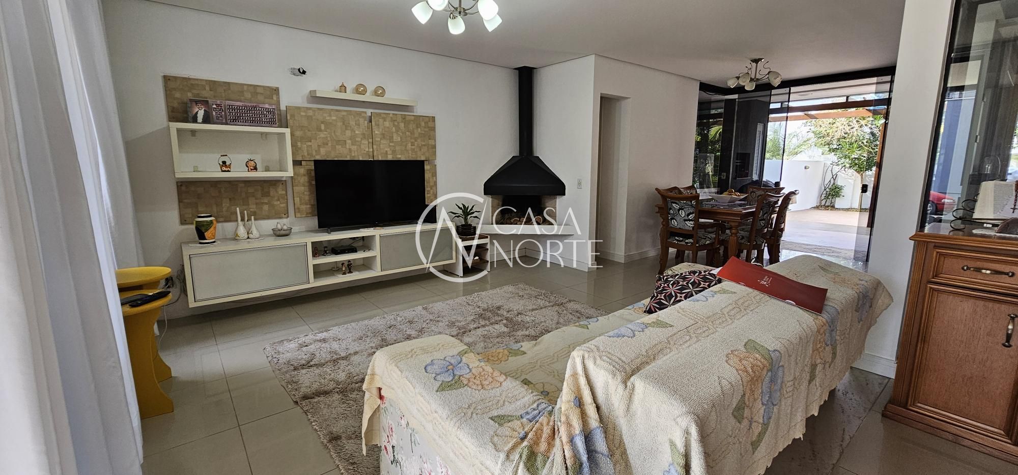 Casa à venda com 3 quartos, 130m², 1 suíte, 2 vagas, Rua Alexandre de Gusmão no bairro Hípica em Porto Alegre