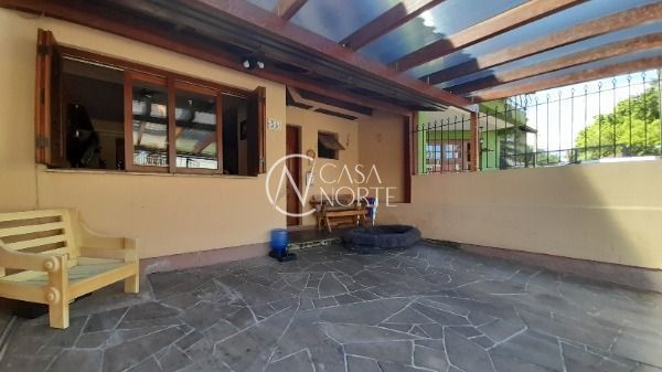 Casa à venda com 3 quartos, 133m², 2 vagas, Rua Michael Motta Seelig no bairro Hípica em Porto Alegre