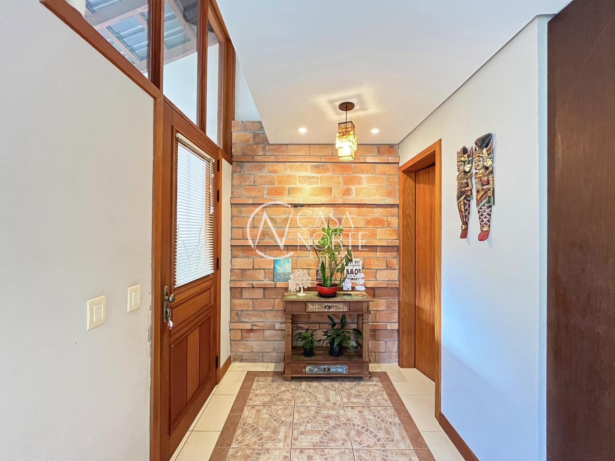 Casa à venda com 3 quartos, 160m², 1 suíte, 2 vagas, Rua Carlos Maximiliano Fayet no bairro Hípica em Porto Alegre