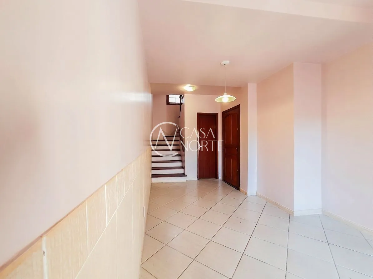 Casa de Condomínio à venda com 3 quartos, 131m², 1 suíte, 1 vaga, Rua Irmão Augusto Duflot no bairro Guarujá em Porto Alegre