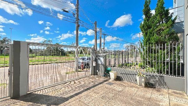 Casa à venda com 3 quartos, 244m², 1 suíte, 4 vagas, Rua Ivo Walter Kern no bairro Hípica em Porto Alegre