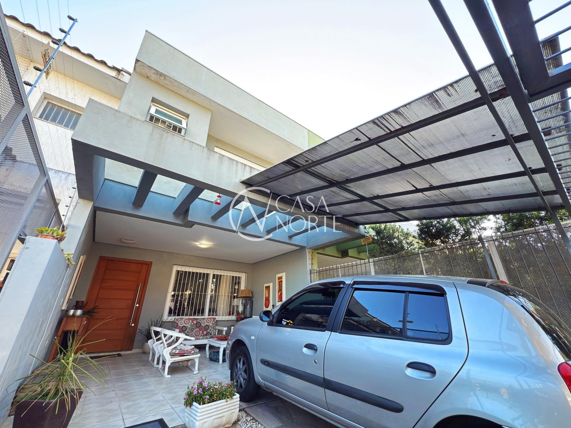 Casa à venda com 3 quartos, 138m², 1 suíte, 2 vagas, Rua Izar Faria Correa Sant Anna no bairro Hípica em Porto Alegre