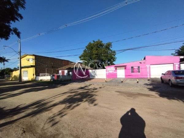 Casa à venda com 5 quartos, 500m², 3 vagas, Rua Jorge Mello Guimaraes no bairro Belém Novo em Porto Alegre