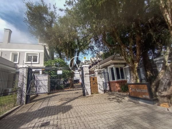 Casa à venda com 3 quartos, 253m², 3 suítes, 2 vagas, Rua General Rondon no bairro Vila Assunção em Porto Alegre
