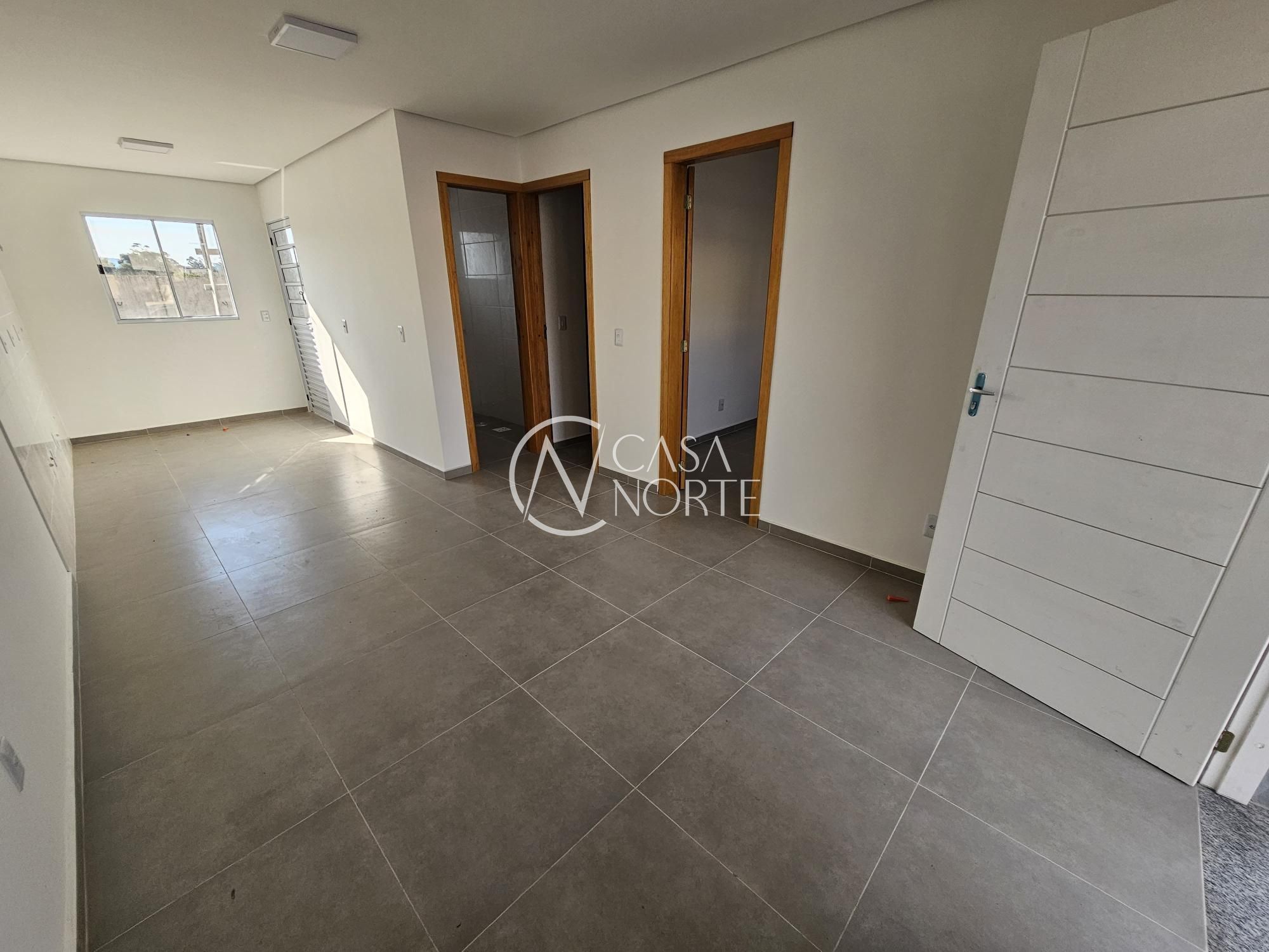 Casa à venda com 2 quartos, 55m², 2 vagas, Rua Joel Iuchno no bairro Restinga em Porto Alegre