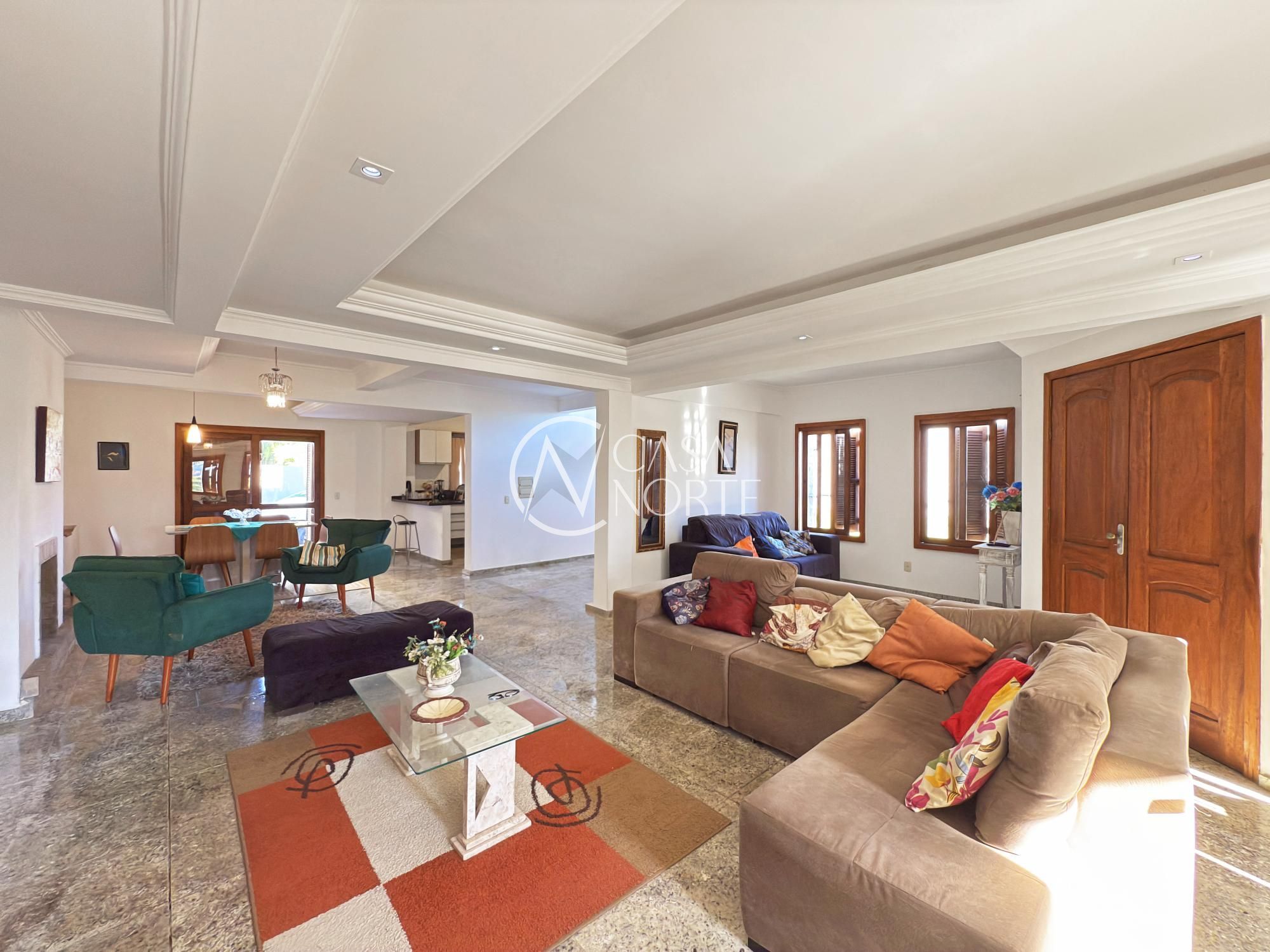 Casa à venda com 4 quartos, 221m², 2 suítes, -6 vaga, Rua Francisco Solano Borges no bairro Hípica em Porto Alegre