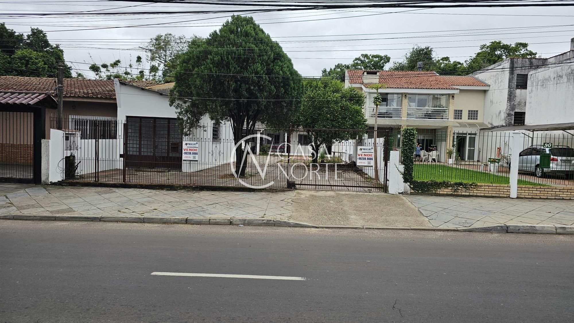 Terreno à venda  com 382m², Avenida Juca Batista no bairro Cavalhada em Porto Alegre
