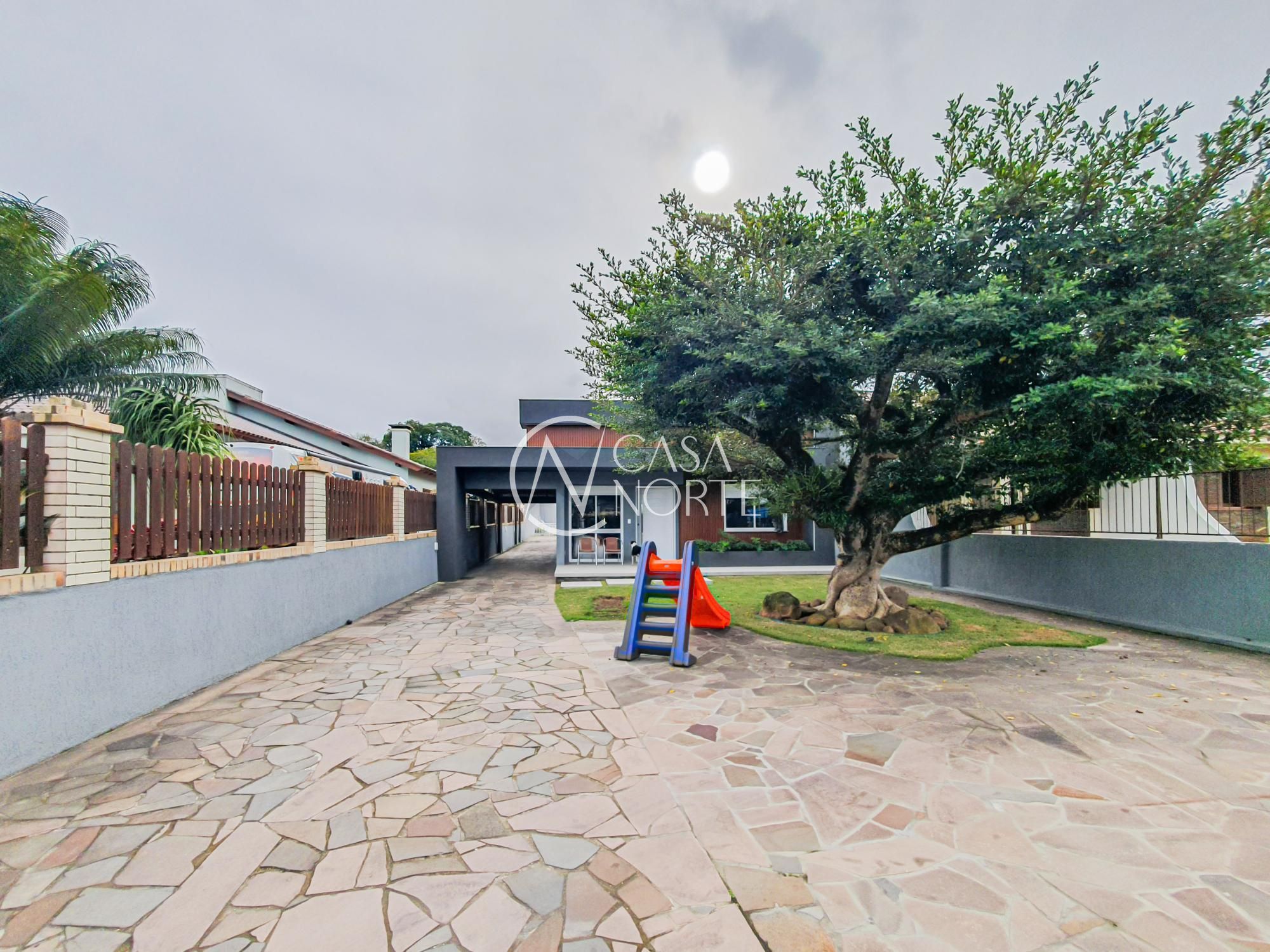Casa à venda com 3 quartos, 178m², 1 suíte, 4 vagas, Avenida Inácio Antônio da Silva no bairro Belém Novo em Porto Alegre