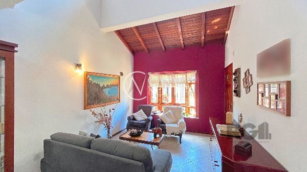 Casa à venda com 3 quartos, 140m², 1 suíte, 2 vagas, Rua Irany de Oliveira Santanna no bairro Hípica em Porto Alegre