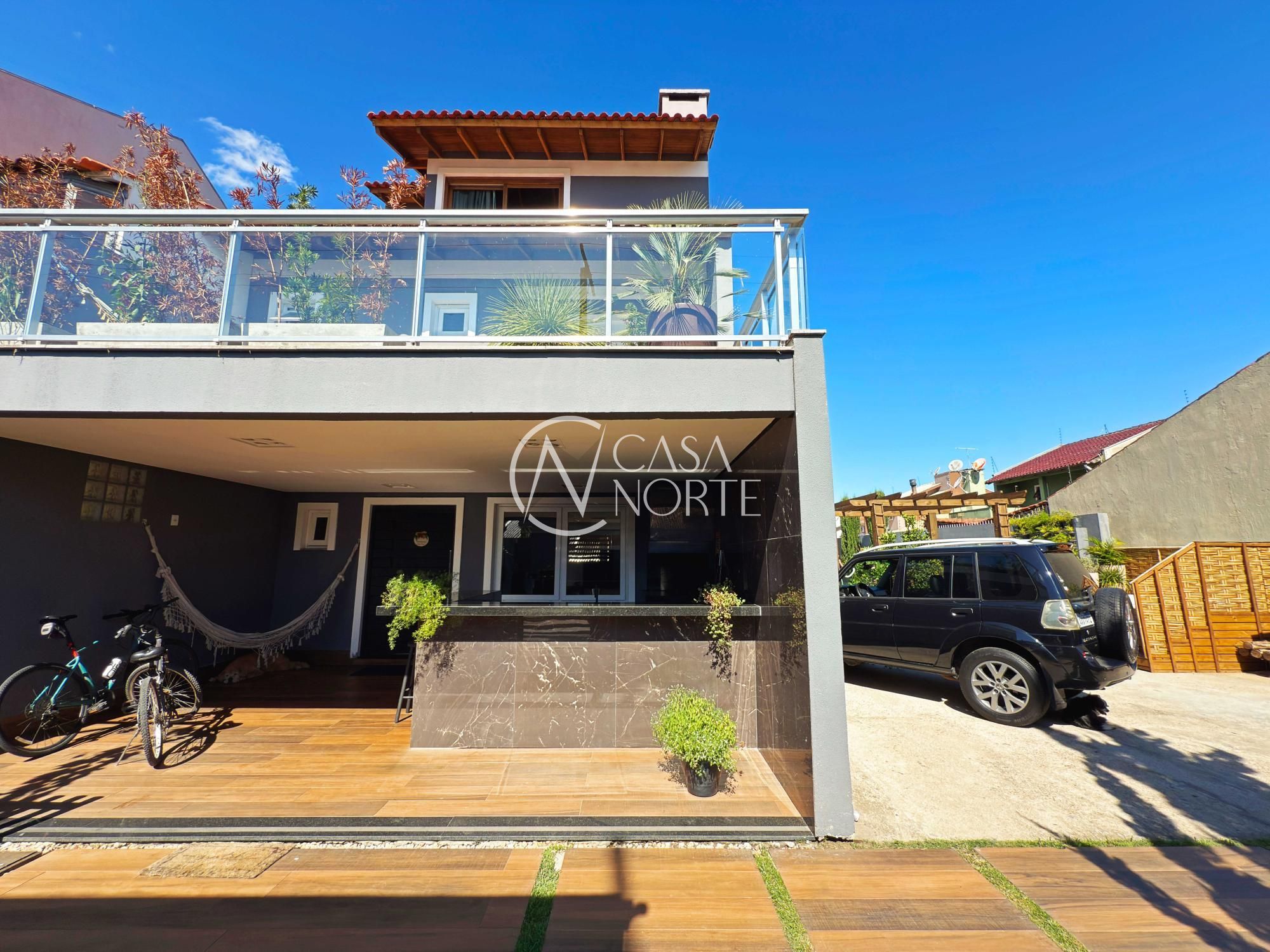 Casa à venda com 4 quartos, 300m², 1 suíte, 6 vagas, Rua Baldoino Bottini no bairro Hípica em Porto Alegre