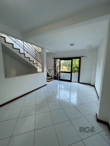 Casa à venda com 6 quartos, 280m², 2 suítes, 6 vagas, Rua Inhanduí no bairro Cristal em Porto Alegre