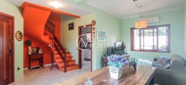 Casa à venda com 3 quartos, 169m², 1 suíte, 2 vagas, Rua Edgar Luiz Schneider no bairro Ipanema em Porto Alegre