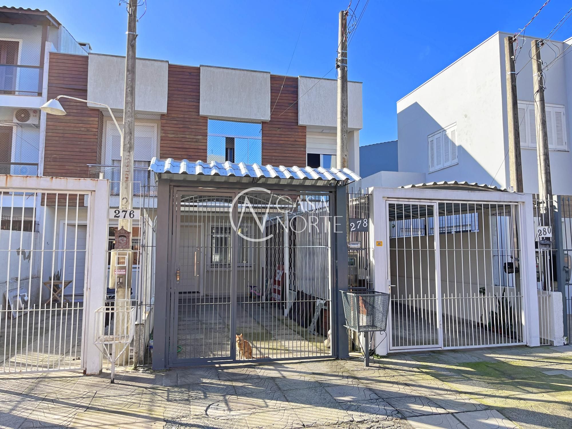 Casa à venda com 2 quartos, 82m², 2 suítes, 1 vaga, Rua Zuzu Angel no bairro Hípica em Porto Alegre