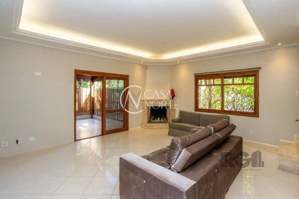 Casa de Condomínio à venda com 3 quartos, 367m², 1 suíte, 2 vagas, Travessa Pedra Redonda no bairro Jardim Isabel em Porto Alegre