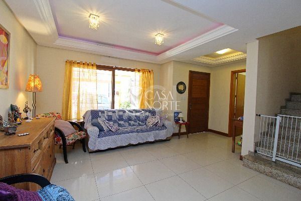 Casa à venda com 3 quartos, 159m², 1 suíte, 1 vaga, Rua Fabiana Kila de Avila no bairro Hípica em Porto Alegre