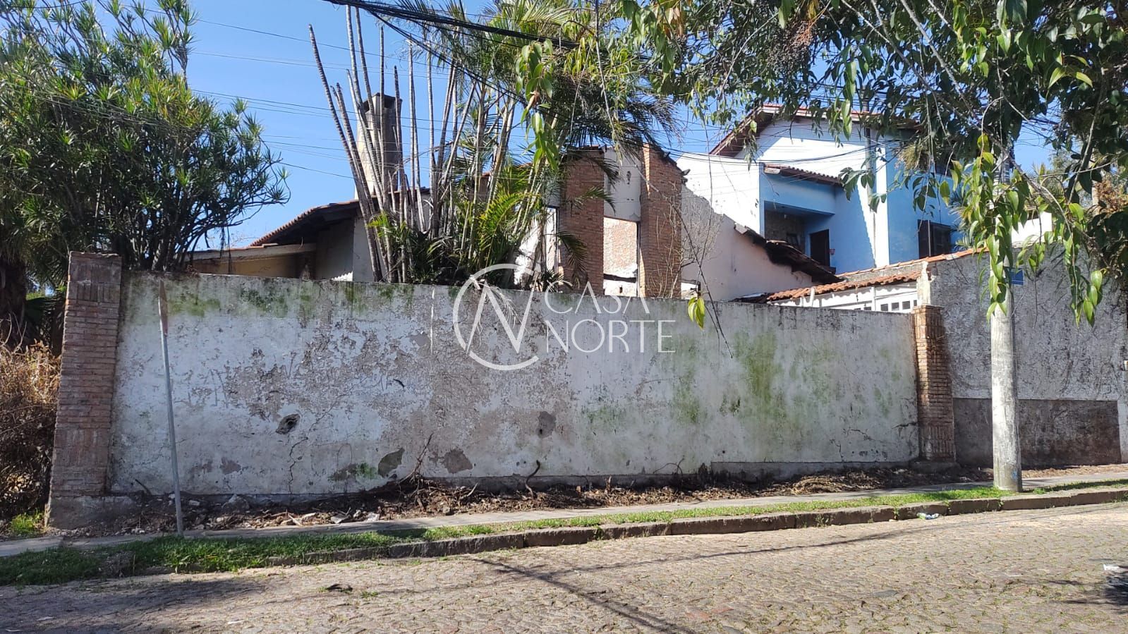Terreno à venda  com 262m², Rua Jacipuia no bairro Guarujá em Porto Alegre