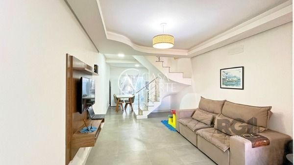 Casa à venda com 2 quartos, 93m², 2 suítes, 1 vaga, Rua Ivo Walter Kern no bairro Hípica em Porto Alegre