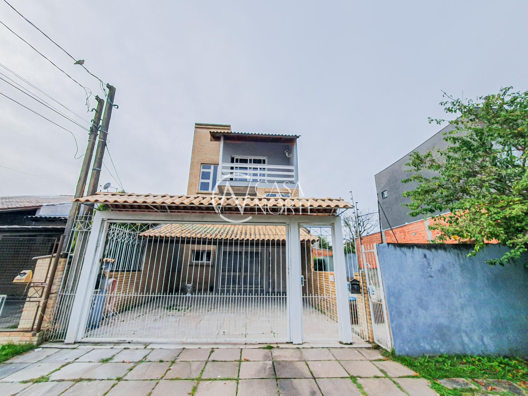 Casa à venda com 3 quartos, 189m², 1 suíte, 2 vagas, Rua Santos Zottis no bairro Hípica em Porto Alegre