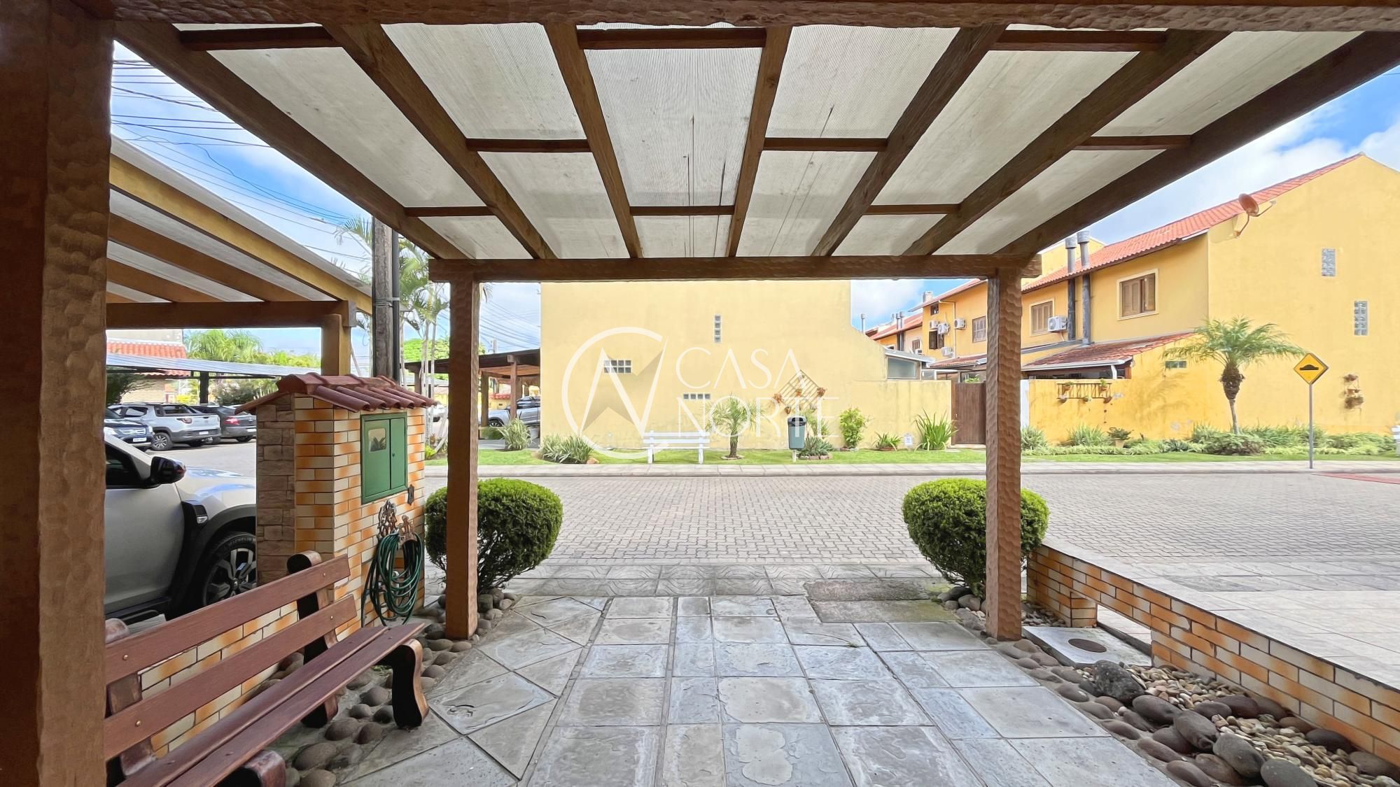 Casa de Condomínio à venda com 3 quartos, 96m², 1 suíte, 2 vagas, Avenida Edgar Pires de Castro no bairro Hípica em Porto Alegre