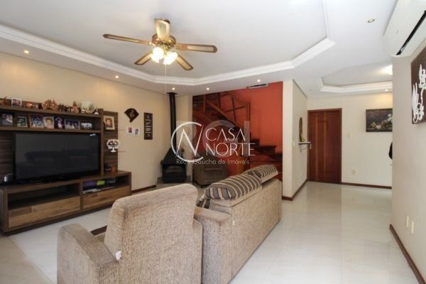 Casa à venda com 6 quartos, 382m², 2 suítes, 4 vagas, Rua Dea Coufal no bairro Ipanema em Porto Alegre