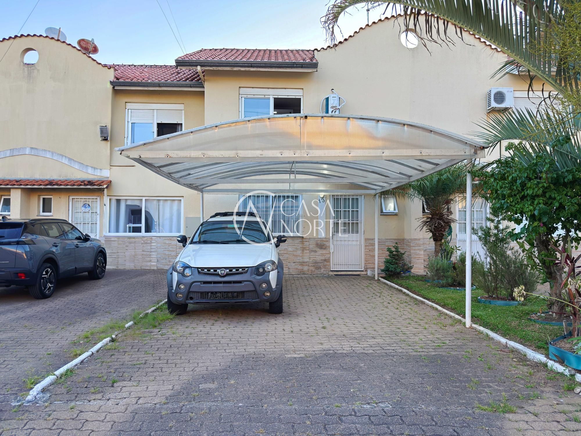 Casa de Condomínio à venda com 2 quartos, 118m², 2 vagas, Avenida Edgar Pires de Castro no bairro Hípica em Porto Alegre