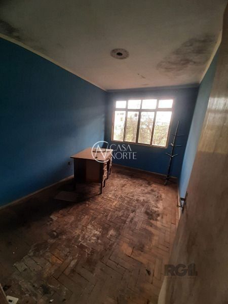 Casa à venda com 4 quartos, 200m², 1 suíte, 2 vagas, Rua Jaguari no bairro Cristal em Porto Alegre