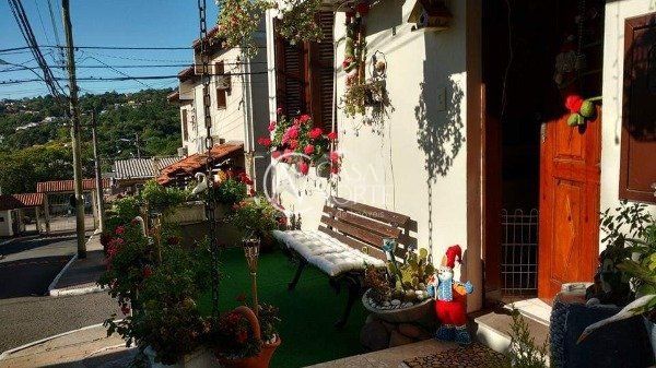 Casa de Condomínio à venda com 3 quartos, 79m², 1 vaga, Avenida Monte Cristo no bairro Vila Nova em Porto Alegre